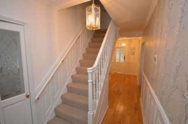  Image of 4 bedroom Detached house for sale in Douglas Crescent Houghton Regis Dunstable LU5 at Douglas Crescent  Houghton Regis, LU5 5AT
