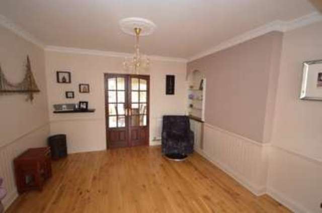  Image of 4 bedroom Detached house for sale in Douglas Crescent Houghton Regis Dunstable LU5 at Douglas Crescent  Houghton Regis, LU5 5AT
