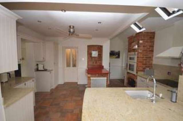  Image of 4 bedroom Detached house for sale in Douglas Crescent Houghton Regis Dunstable LU5 at Douglas Crescent  Houghton Regis, LU5 5AT