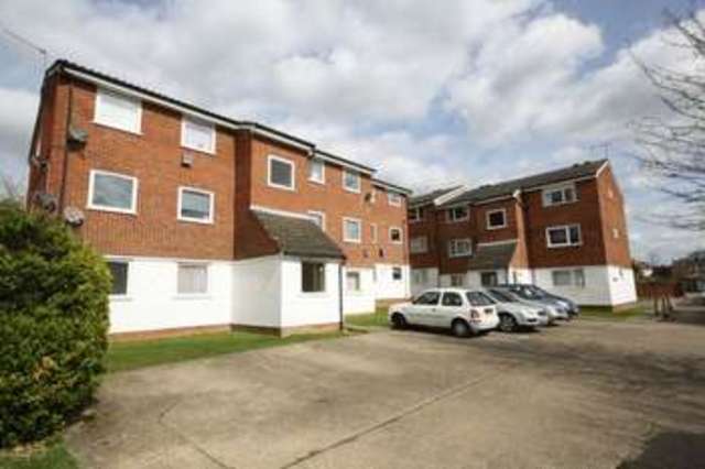  Image of 1 bedroom Flat to rent in Droveway Loughton IG10 at Droveway  Loughton, IG10 2LZ