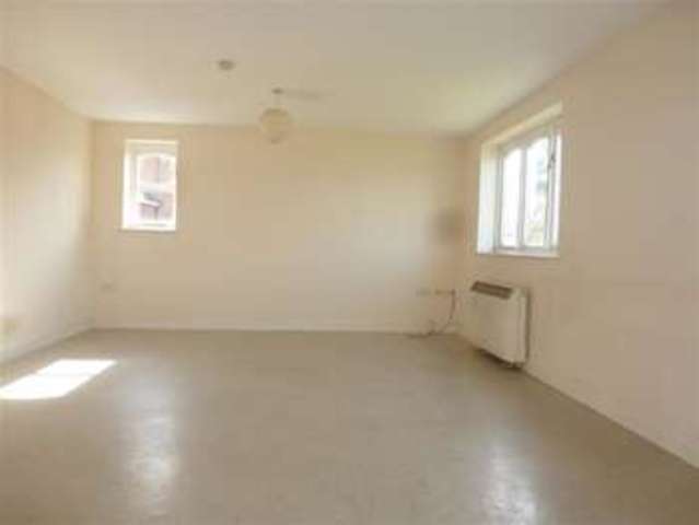  Image of 2 bedroom Ground Flat for sale in Dunlop Close Dartford DA1 at Dartford Kent Dartford, DA1 5LS