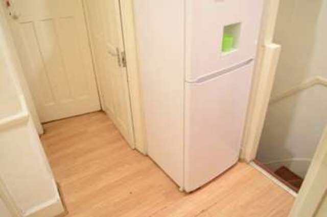  Image of 3 bedroom Flat to rent in Eastern Avenue Ilford IG4 at Ilford, IG4 5AN