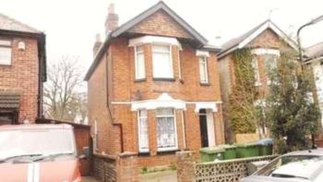  Image of 1 bedroom Flat to rent in Englefield Road Southampton SO18 at Englefield Road  Southampton, SO18 1AW
