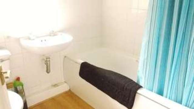  Image of 1 bedroom Flat to rent in Englefield Road Southampton SO18 at Englefield Road  Southampton, SO18 1AW