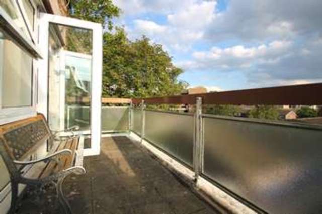  Image of 4 bedroom Flat to rent in Excelsior Close Norbiton Kingston upon Thames KT1 at Kingston Upon Thames Surrey, KT1 3EQ