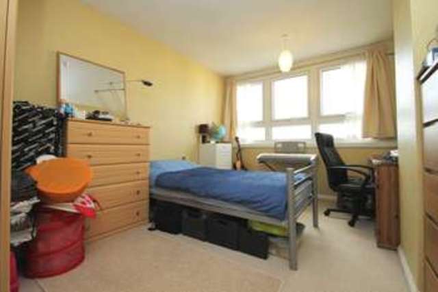  Image of 4 bedroom Flat to rent in Excelsior Close Norbiton Kingston upon Thames KT1 at Kingston Upon Thames Surrey, KT1 3EQ