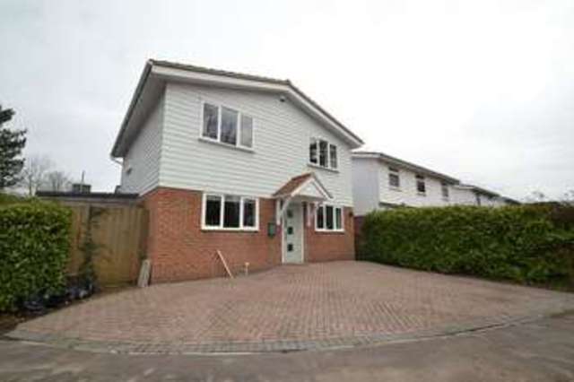  Image of 3 bedroom Detached house for sale in Dean Road Fair Oak Eastleigh SO50 at Fair Oak Eastleigh, SO50 7JE