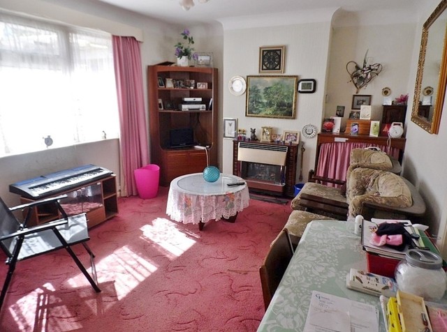  Image of 4 bedroom Detached house for sale in Fairmead Walk Cowplain Waterlooville PO8 at Fairmead Walk Cowplain Waterlooville, PO8 9AL
