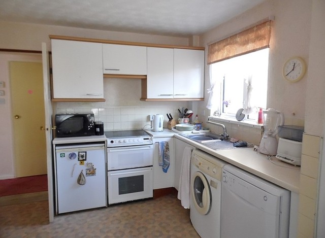  Image of 4 bedroom Detached house for sale in Fairmead Walk Cowplain Waterlooville PO8 at Fairmead Walk Cowplain Waterlooville, PO8 9AL