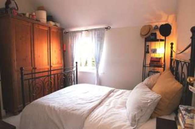  Image of 3 bedroom End of Terrace for sale in Market Place Faringdon SN7 at Faringdon Oxfordshire, SN7 7HU