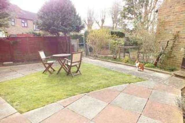  Image of 2 bedroom Ground Flat for sale in Meadow Bank Faringdon SN7 at Faringdon Oxfordshire, SN7 8EH