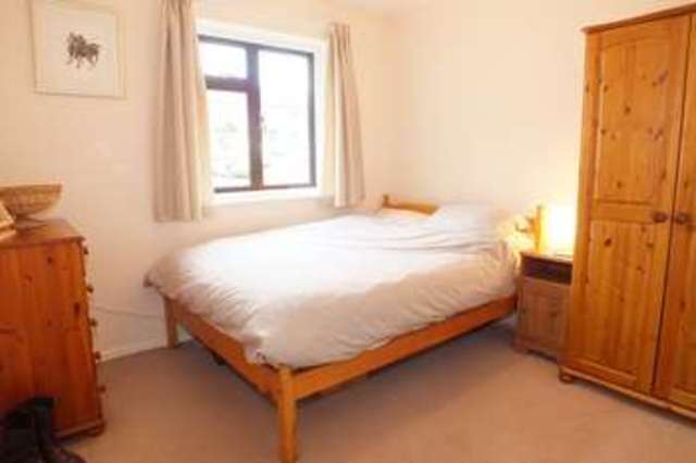  Image of 2 bedroom Ground Flat for sale in Meadow Bank Faringdon SN7 at Faringdon Oxfordshire, SN7 8EH