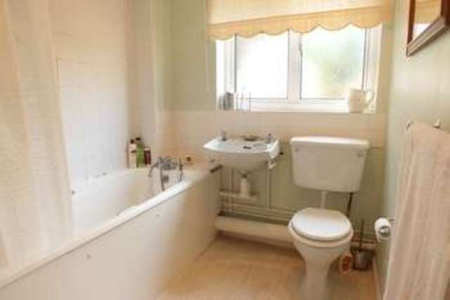  Image of 2 bedroom Ground Flat for sale in Meadow Bank Faringdon SN7 at Faringdon Oxfordshire, SN7 8EH