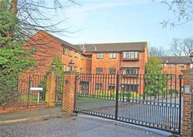  Image of 2 bedroom Apartment to rent in Fernbank Church Road Buckhurst Hill IG9 at Buckhurst Hill, IG9 5RN