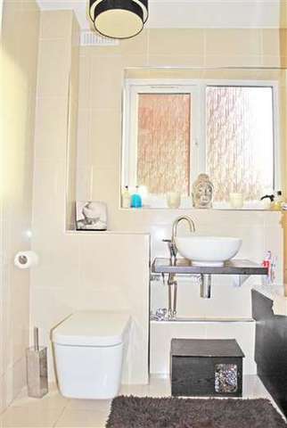  Image of 2 bedroom Apartment to rent in Fernbank Church Road Buckhurst Hill IG9 at Buckhurst Hill, IG9 5RN