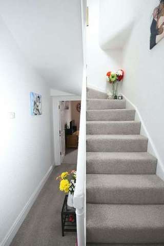  Image of 2 bedroom Flat for sale in Fieldgate Lane Kenilworth CV8 at Fieldgate House  Kenilworth, CV8 1BU