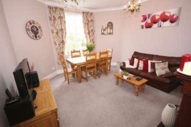  Image of 2 bedroom Flat for sale in Fieldgate Lane Kenilworth CV8 at Fieldgate House  Kenilworth, CV8 1BU