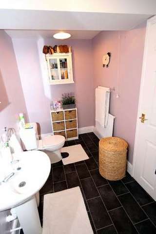  Image of 2 bedroom Flat for sale in Fieldgate Lane Kenilworth CV8 at Fieldgate House  Kenilworth, CV8 1BU