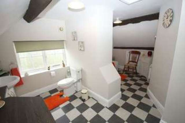  Image of 2 bedroom Flat for sale in Fieldgate Lane Kenilworth CV8 at Fieldgate House  Kenilworth, CV8 1BU