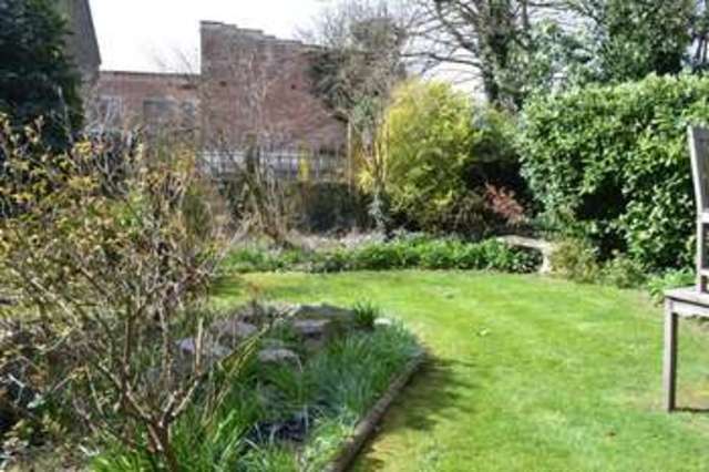  Image of 4 bedroom Detached house for sale in Fitzilian Avenue Harold Wood Romford RM3 at Romford, RM3 0QS