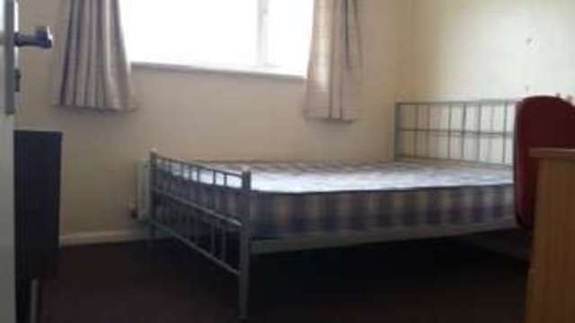  Image of 4 bedroom House Share to rent in Fladbury Crescent Selly Oak Birmingham B29 at Selly Oak Bristol Selly Oak, B29 6PH
