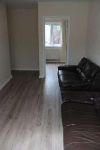 Image of 3 bedroom House Share to rent in Fladbury Crescent Selly Oak Birmingham B29 at Selly Oak Bristol Selly Oak, B29 6PL