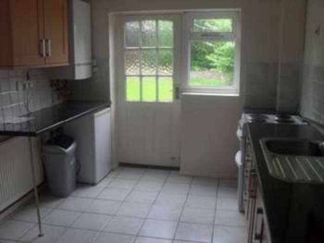  Image of 3 bedroom House Share to rent in Fladbury Crescent Selly Oak Birmingham B29 at Selly Oak Bristol Selly Oak, B29 6PL