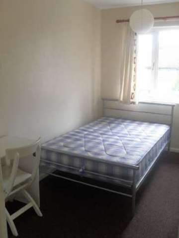  Image of 3 bedroom House Share to rent in Fladbury Crescent Selly Oak Birmingham B29 at Selly Oak Bristol Selly Oak, B29 6PL