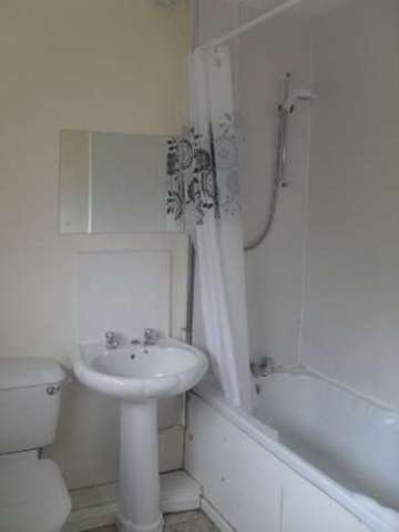  Image of 3 bedroom House Share to rent in Fladbury Crescent Selly Oak Birmingham B29 at Selly Oak Bristol Selly Oak, B29 6PL