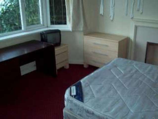  Image of 2 bedroom House Share to rent in Gibbins Road Selly Oak Birmingham B29 at 201 Gibbins Rd Bristol 201 Gibbins Rd, B29 6NH