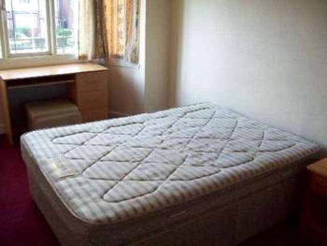  Image of 2 bedroom House Share to rent in Gibbins Road Selly Oak Birmingham B29 at 201 Gibbins Rd Bristol 201 Gibbins Rd, B29 6NH