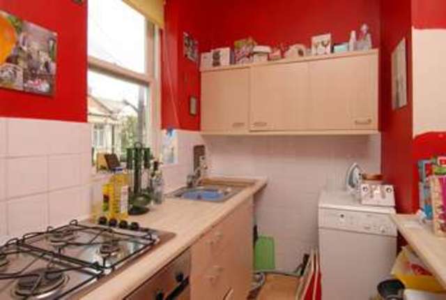  Image of 1 bedroom Flat to rent in Gaskarth Road London SW12 at Gaskarth Road  London, SW12 9NL