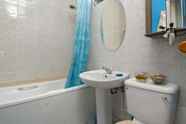  Image of 1 bedroom Flat to rent in Gaskarth Road London SW12 at Gaskarth Road  London, SW12 9NL