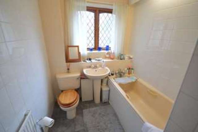  Image of 2 bedroom Ground Flat for sale in Gatley Road Gatley Cheadle SK8 at Gatley Cheadle Gatley, SK8 4AA