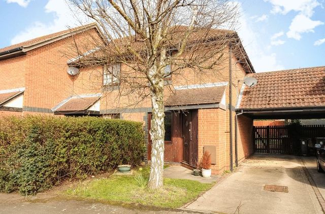  Image of 2 bedroom Terraced house for sale in Gibson Close Abingdon OX14 at Gibson Close  Abingdon, OX14 1XS