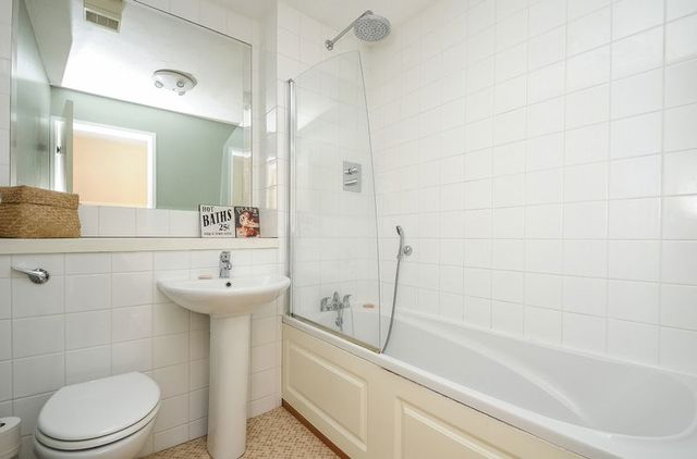  Image of 2 bedroom Terraced house for sale in Gibson Close Abingdon OX14 at Gibson Close  Abingdon, OX14 1XS