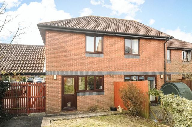  Image of 2 bedroom Terraced house for sale in Gibson Close Abingdon OX14 at Gibson Close  Abingdon, OX14 1XS