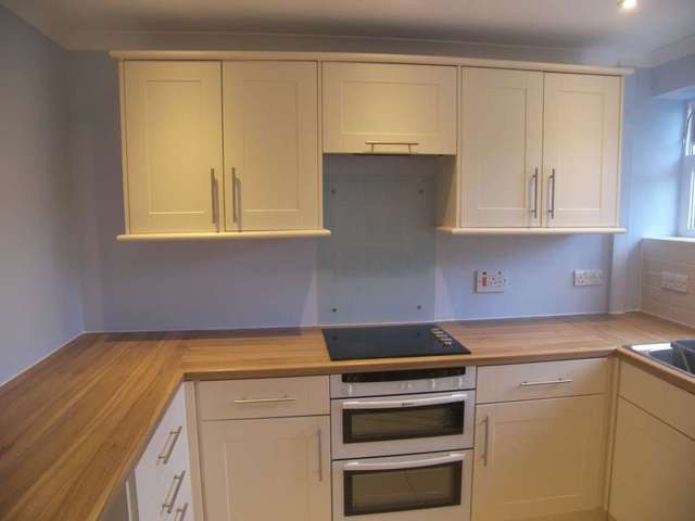  Image of 3 bedroom Flat to rent in Giggs Hill Gardens Thames Ditton KT7 at Giggs Hill Gardens  Thames Ditton, KT7 0AT