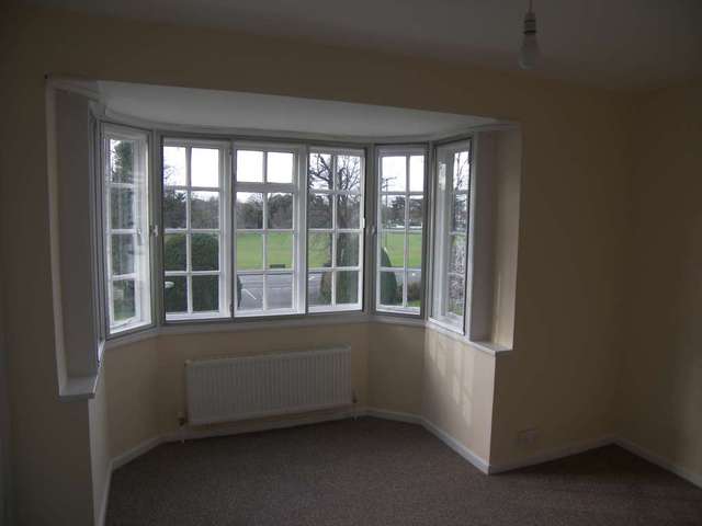  Image of 3 bedroom Flat to rent in Giggs Hill Gardens Thames Ditton KT7 at Giggs Hill Gardens  Thames Ditton, KT7 0AT