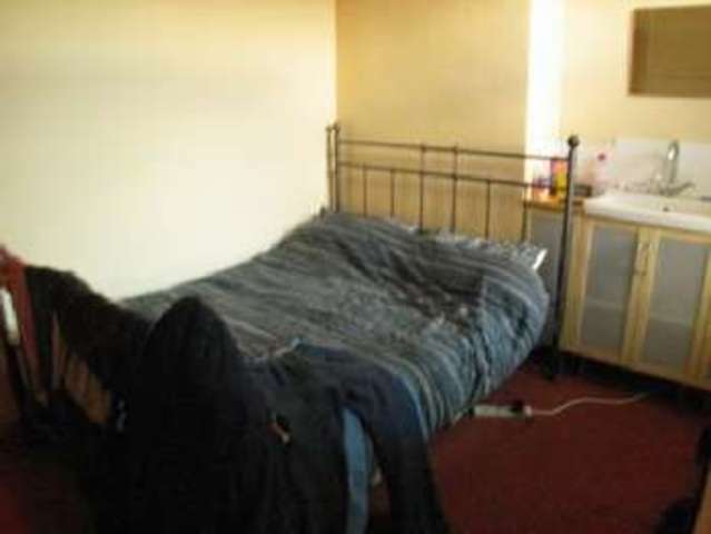  Image of 4 bedroom House Share to rent in Gleave Road Selly Oak Birmingham B29 at Selly Oak Bristol Selly Oak, B29 6JR