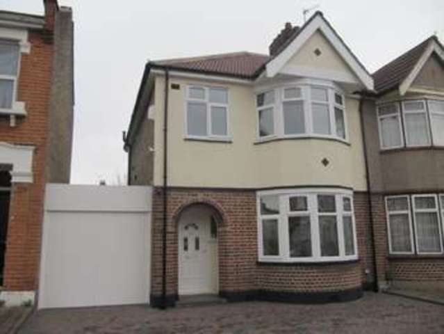  Image of 3 bedroom Detached house to rent in Glencoe Avenue Seven Kings Ilford IG2 at Glencoe Avenue  Redbridge, IG2 7AN