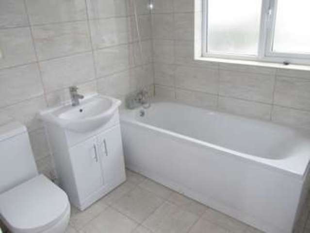  Image of 3 bedroom Detached house to rent in Glencoe Avenue Seven Kings Ilford IG2 at Glencoe Avenue  Redbridge, IG2 7AN