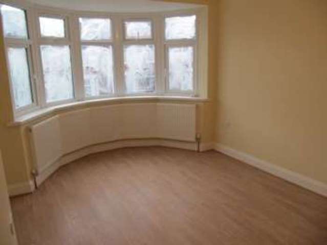 Image of 3 bedroom Detached house to rent in Glencoe Avenue Seven Kings Ilford IG2 at Glencoe Avenue  Redbridge, IG2 7AN