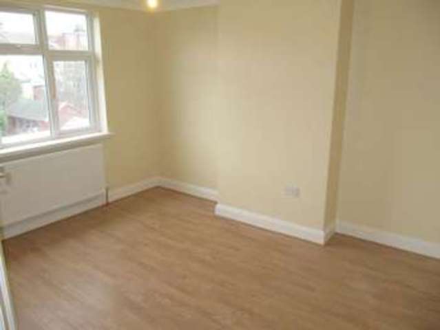  Image of 3 bedroom Detached house to rent in Glencoe Avenue Seven Kings Ilford IG2 at Glencoe Avenue  Redbridge, IG2 7AN