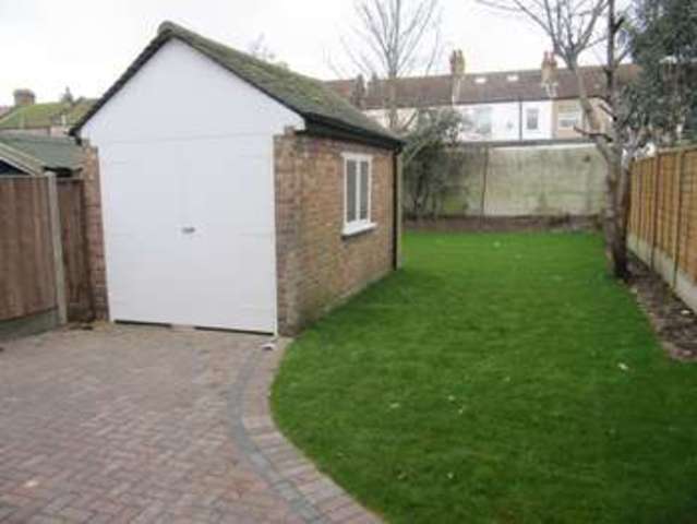  Image of 3 bedroom Detached house to rent in Glencoe Avenue Seven Kings Ilford IG2 at Glencoe Avenue  Redbridge, IG2 7AN