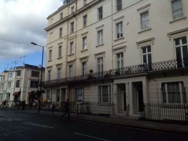  Image of 1 bedroom Flat to rent in Gloucester Terrace London W2 at Gloucester Terrace Paddington London, W2 3DA