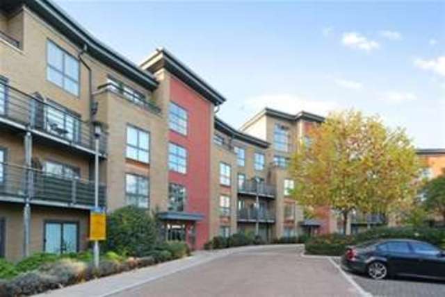  Image of 2 bedroom Flat to rent in Goldhawk Road London W6 at London, W6 0SZ