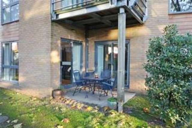  Image of 2 bedroom Flat to rent in Goldhawk Road London W6 at London, W6 0SZ