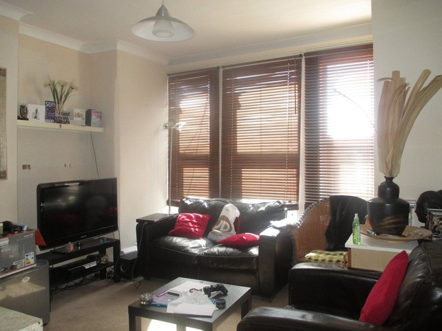  Image of 1 bedroom Flat for sale in Goldsmith Avenue Southsea PO4 at Goldsmith Avenue Southsea Hampshire, PO4 8QT