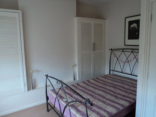  Image of 1 bedroom Flat for sale in Goldsmith Avenue Southsea PO4 at Goldsmith Avenue Southsea Hampshire, PO4 8QT